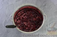 Фото приготовления рецепта: Варенье из вишни и клубники (на зиму) - шаг №10