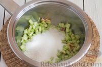 Фото приготовления рецепта: Расстегаи из дрожжевого теста на кефире, с ревенем - шаг №2