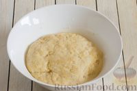 Фото приготовления рецепта: Расстегаи из дрожжевого теста на кефире, с ревенем - шаг №4
