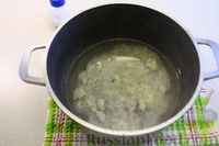 Фото приготовления рецепта: Рис с малосольными огурцами и зеленью - шаг №3