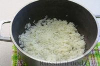 Фото приготовления рецепта: Рис с малосольными огурцами и зеленью - шаг №5