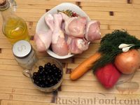 Фото приготовления рецепта: Курица, тушенная с овощами и смородиной - шаг №1
