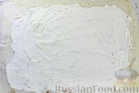 Фото приготовления рецепта: Рулет из лаваша с творогом и чёрной смородиной - шаг №5