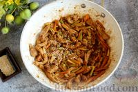 Фото приготовления рецепта: Свинина с кабачками в кисло-сладком соусе - шаг №11