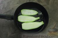 Фото приготовления рецепта: Рулетики из кабачков с крабовыми палочками, сыром и яйцами - шаг №5