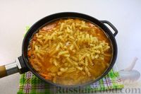 Фото приготовления рецепта: Картофельный суп с копчёной колбасой и сливками - шаг №4