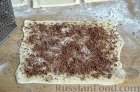 Фото приготовления рецепта: Краффины из слоёного теста, с шоколадом и корицей - шаг №6