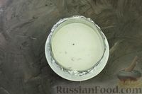 Фото приготовления рецепта: Желейный творожно-кефирный торт с абрикосами - шаг №10