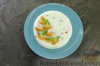 Фото приготовления рецепта: Желейный творожно-кефирный торт с абрикосами - шаг №13