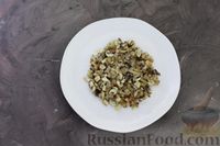 Фото приготовления рецепта: Салат "Гнездо глухаря" с ветчиной и грибами - шаг №5