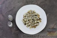 Фото приготовления рецепта: Салат "Гнездо глухаря" с ветчиной и грибами - шаг №6