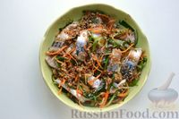 Фото приготовления рецепта: Скумбрия, маринованная с огурцом и морковью - шаг №11