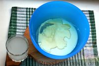 Фото приготовления рецепта: Бездрожжевые булочки на йогурте, с песочными "шапочками" - шаг №3