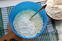 Фото приготовления рецепта: Бездрожжевые булочки на йогурте, с песочными "шапочками" - шаг №6