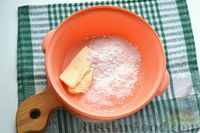 Фото приготовления рецепта: Бездрожжевые булочки на йогурте, с песочными "шапочками" - шаг №8