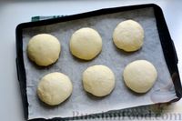 Фото приготовления рецепта: Бездрожжевые булочки на йогурте, с песочными "шапочками" - шаг №13