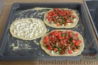 Фото приготовления рецепта: Пиццетты с помидорами, маслинами и моцареллой - шаг №12