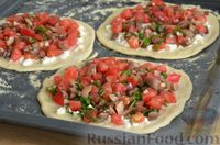 Фото приготовления рецепта: Пиццетты с помидорами, маслинами и моцареллой - шаг №13