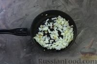 Фото приготовления рецепта: Борщ с зелёным горошком и свекольной ботвой - шаг №6