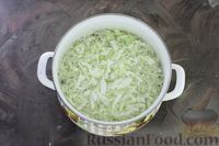 Фото приготовления рецепта: Борщ с зелёным горошком и свекольной ботвой - шаг №11