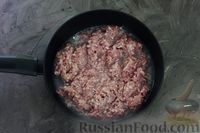 Фото приготовления рецепта: Картофельная запеканка с фаршем, помидорами, сыром и сливочным соусом - шаг №2