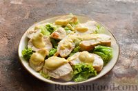 Фото приготовления рецепта: Салат "Цезарь" с курицей и шампиньонами - шаг №16