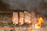 Фото приготовления рецепта: Свиной шашлык с беконом - шаг №10