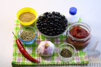 Фото приготовления рецепта: Острый соус из чёрной смородины с перцем чили и томатной пастой - шаг №1