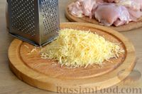 Фото приготовления рецепта: Запечённые куриные бёдрышки в сырной панировке, с мёдом и горчицей - шаг №4