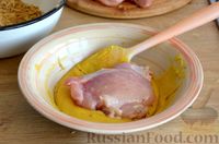 Фото приготовления рецепта: Запечённые куриные бёдрышки в сырной панировке, с мёдом и горчицей - шаг №8