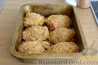 Фото приготовления рецепта: Запечённые куриные бёдрышки в сырной панировке, с мёдом и горчицей - шаг №10