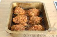 Фото приготовления рецепта: Запечённые куриные бёдрышки в сырной панировке, с мёдом и горчицей - шаг №11