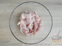 Фото приготовления рецепта: Отбивные из куриного филе в луково-майонезном кляре - шаг №4