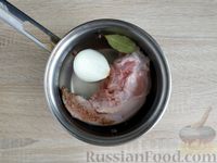 Фото приготовления рецепта: Салат с языком, огурцами и яйцами - шаг №3