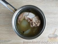 Фото приготовления рецепта: Салат с языком, огурцами и яйцами - шаг №4