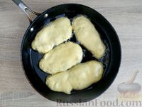 Фото приготовления рецепта: Салат с крабовыми палочками, брокколи и яйцами - шаг №7