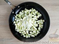 Фото приготовления рецепта: Кабачки, тушенные с цветной капустой в сметанно-томатном соусе - шаг №7