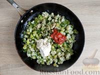 Фото приготовления рецепта: Кабачки, тушенные с цветной капустой в сметанно-томатном соусе - шаг №14