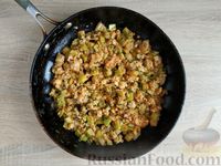 Фото приготовления рецепта: Кабачки, тушенные с цветной капустой в сметанно-томатном соусе - шаг №15