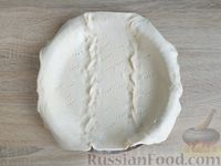 Фото приготовления рецепта: Открытый пирог из слоёного теста с кабачками и сыром - шаг №11
