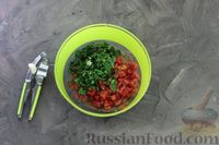 Фото приготовления рецепта: Закусочный печёночный торт с баклажанами, помидорами и грецкими орехами - шаг №13