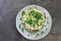 Фото приготовления рецепта: Закусочный печёночный торт с баклажанами, помидорами и грецкими орехами - шаг №20