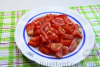 Фото приготовления рецепта: Картофельная тортилья с помидорами и колбасой (на сковороде, в духовке) - шаг №5
