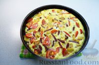 Фото приготовления рецепта: Картофельная тортилья с помидорами и колбасой (на сковороде, в духовке) - шаг №16