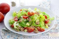 Фото к рецепту: Салат с тунцом, помидорами и сыром сулугуни