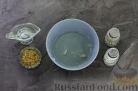 Фото приготовления рецепта: Салат с тунцом, помидорами и сыром сулугуни - шаг №4
