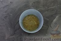 Фото приготовления рецепта: Салат с тунцом, помидорами и сыром сулугуни - шаг №5