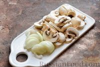 Фото приготовления рецепта: Стручковая фасоль с грибами, сладким перцем и соевым соусом - шаг №4