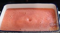 Фото приготовления рецепта: Клубничный десерт из печенья савоярди и сливочного крема - шаг №2