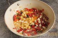 Фото приготовления рецепта: Макароны с колбасой и сладким перцем в сливочно-творожном соусе - шаг №9
